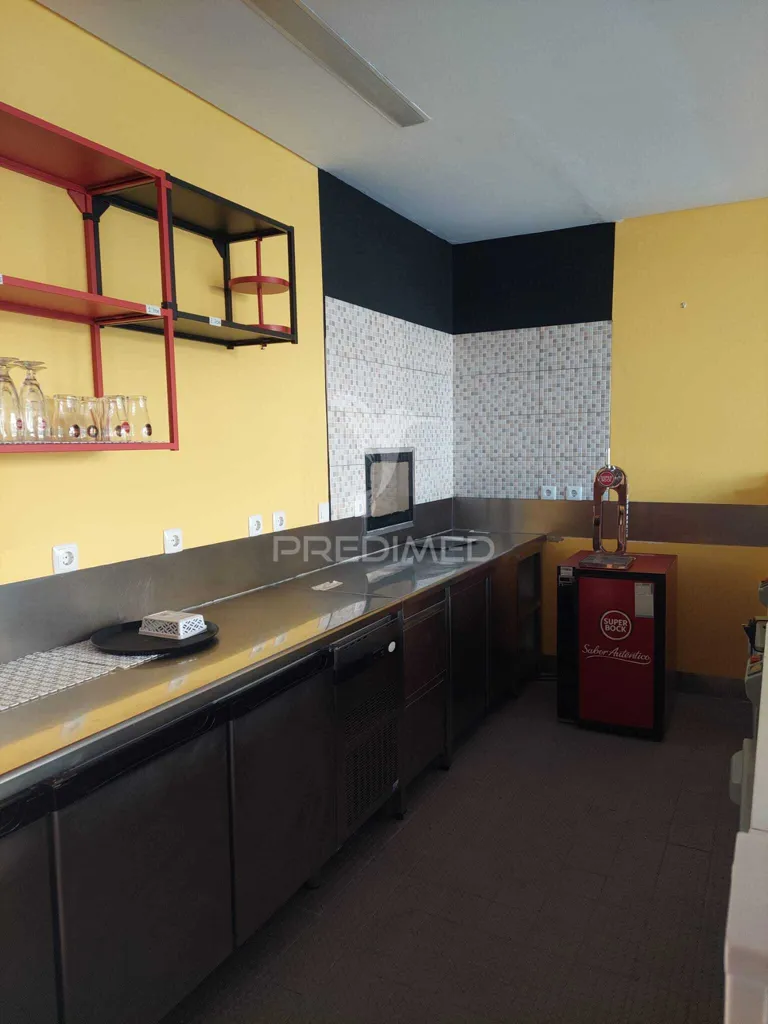 Cuisine - Commercial Space with Esplanada in Quarteira