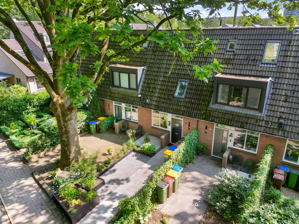 Õhuvaade - Modern Family Home with Garden in Ede