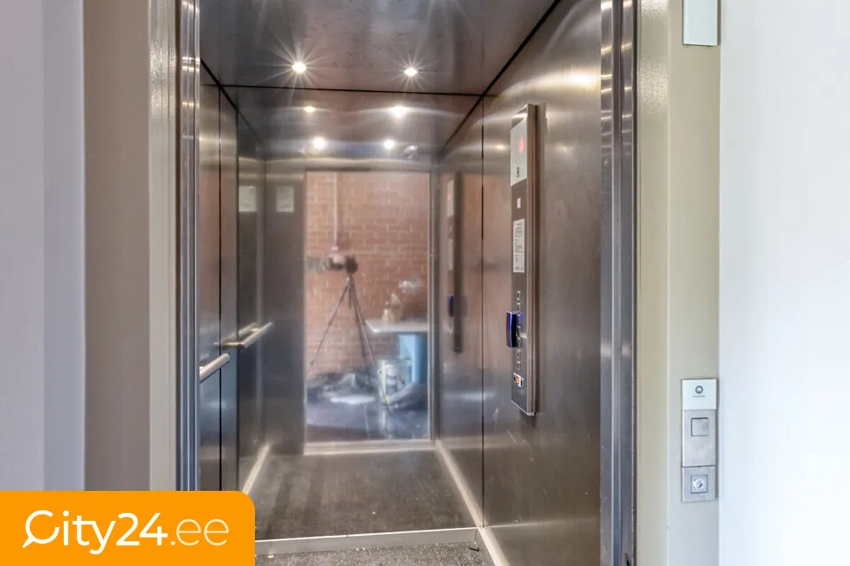 Ingresso - Office Building with Modern Lifts in Teika