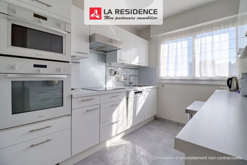 Kitchen - 4-Piece Flat with Balcony in Poissy
