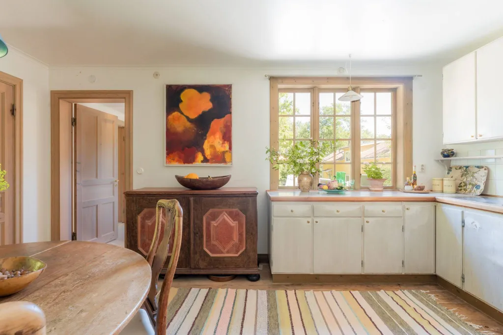 Cuisine - Historic House with River View in Södermanland