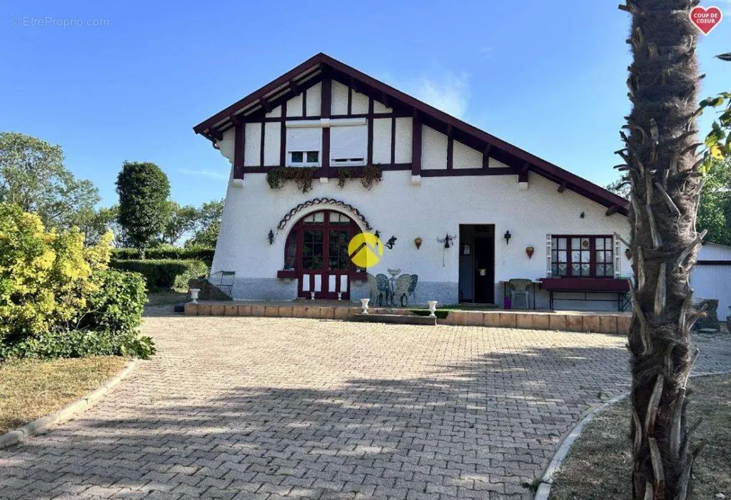 Esterno - Villa with Pool in Néris-les-Bains