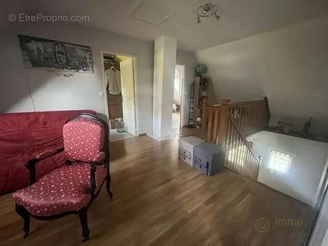 Séjour - Pavillon avec Sous-Sol Total près de Gisors