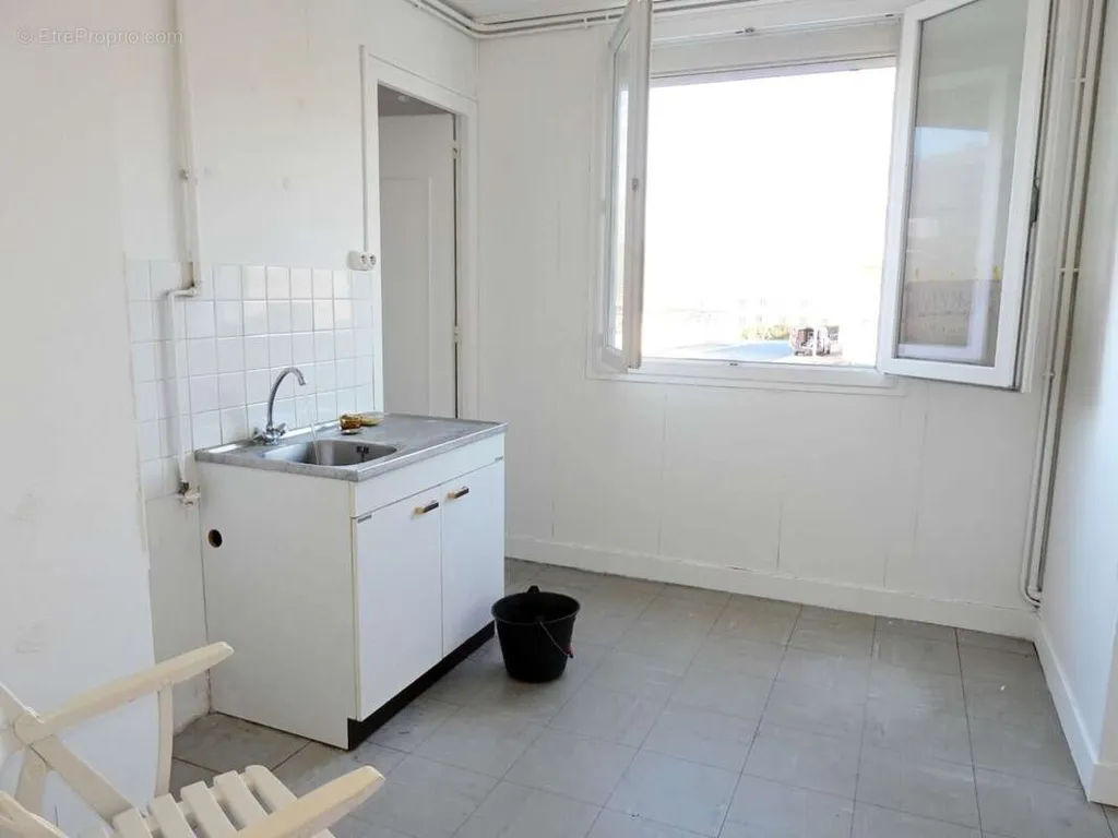 Cucina - Bright Apartment with Balcony in Fécamp