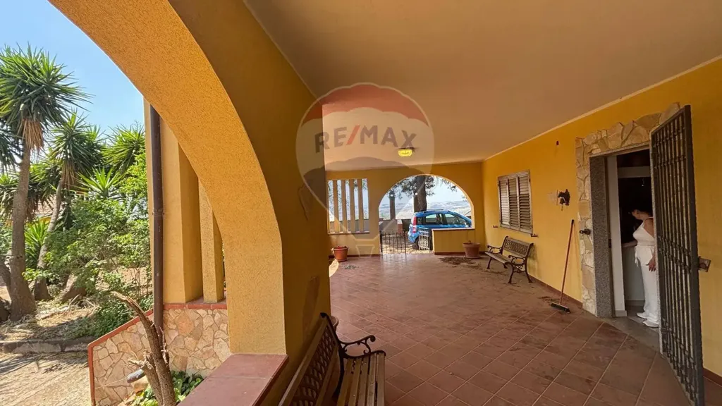 Terrasse - Bifamiliar Villa with Garden in Caltanissetta