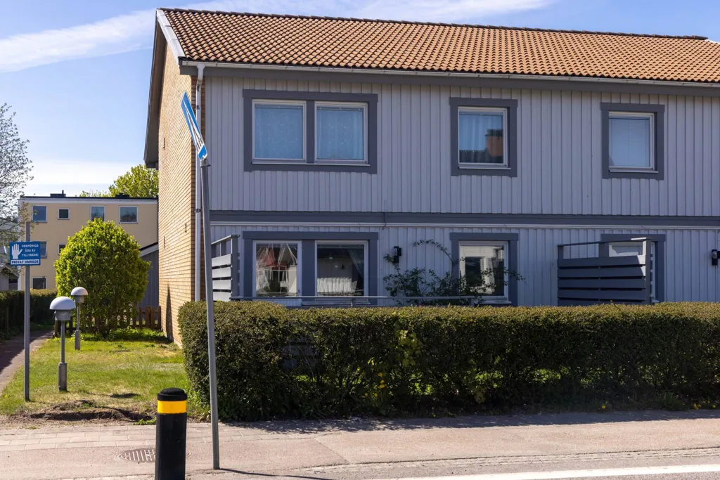 Esterno - Apartment with South-West Balcony in Central Lagan