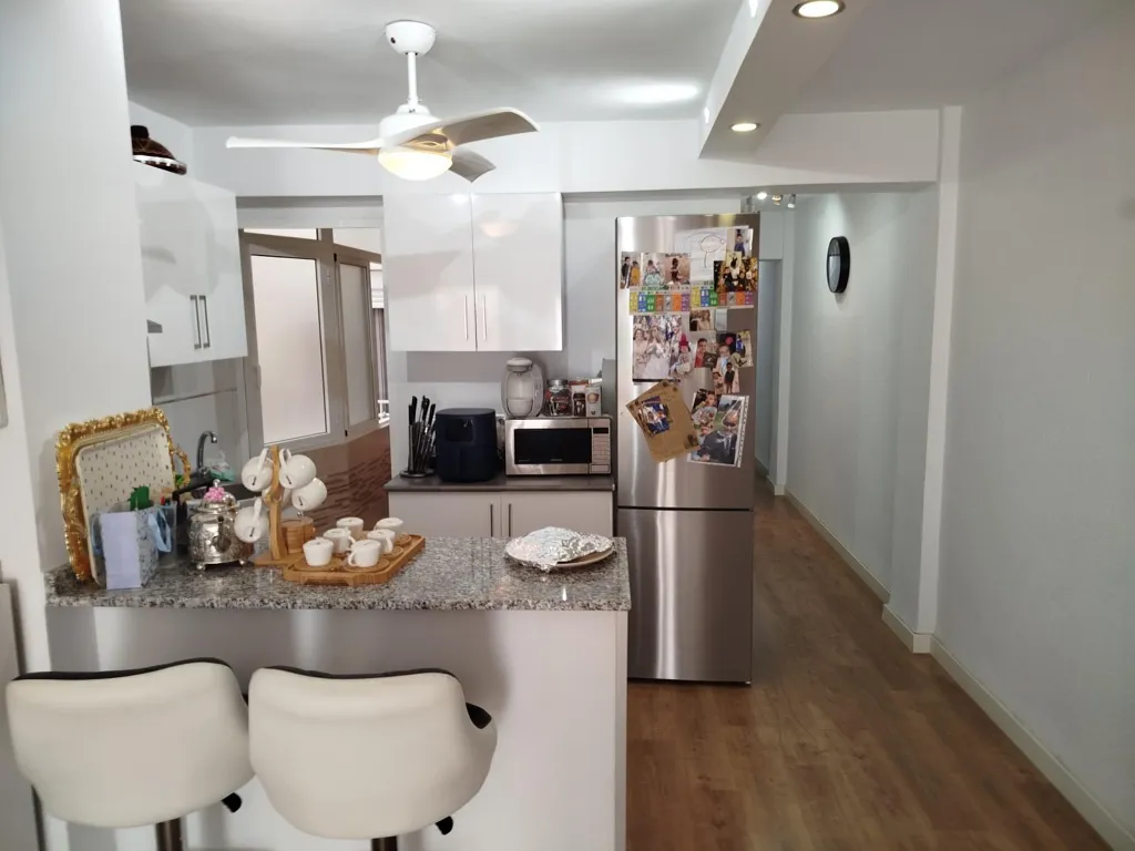 Köök - Refurbished Flat with Fitted Kitchen in Carolinas