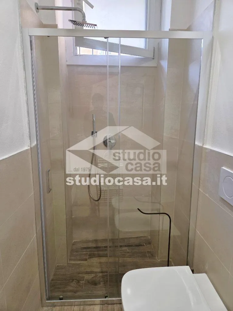 Salles de bain - Rear-Facing Apartment with Balcony in Cremona