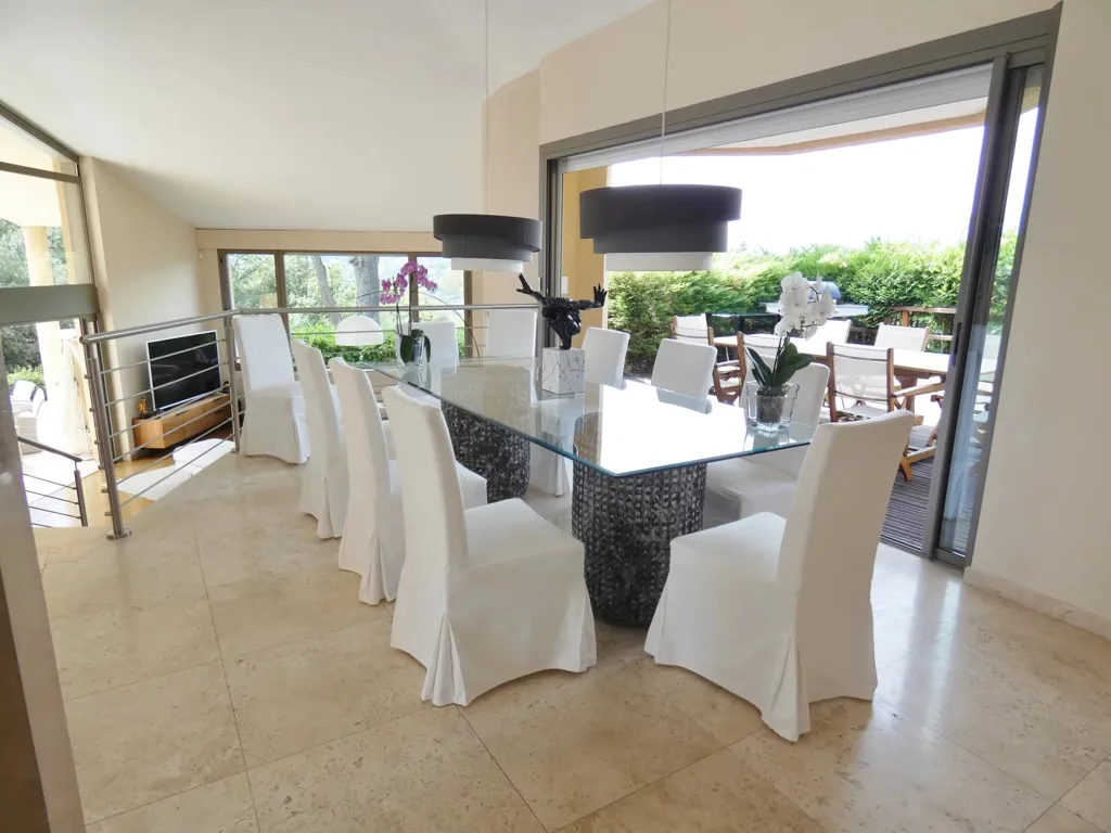 Salle à manger - Villa avec Vue Dominante sur le Vieux Village à Mougins