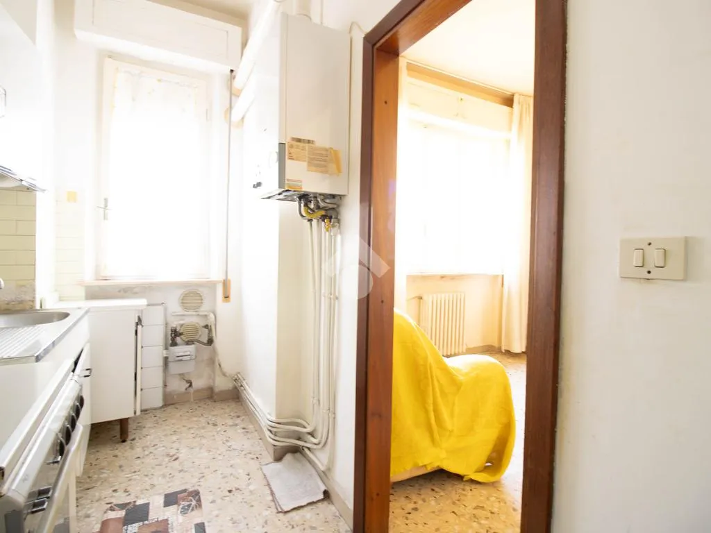 Cuisine - Three-Bedroom Apartment with Balcony in Fermo