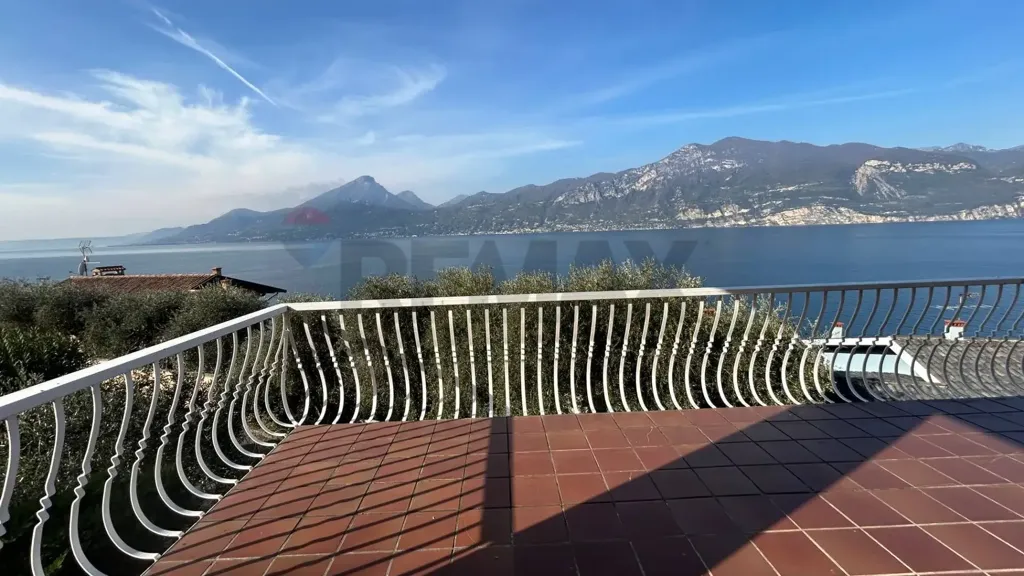 Terrazza - Villa with Panoramic Lake View in Brenzone
