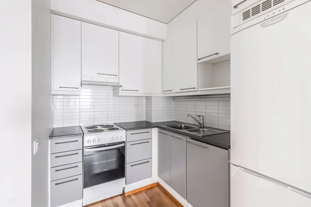Cuisine - Spacious Apartment with Balcony in Veromies, Vantaa