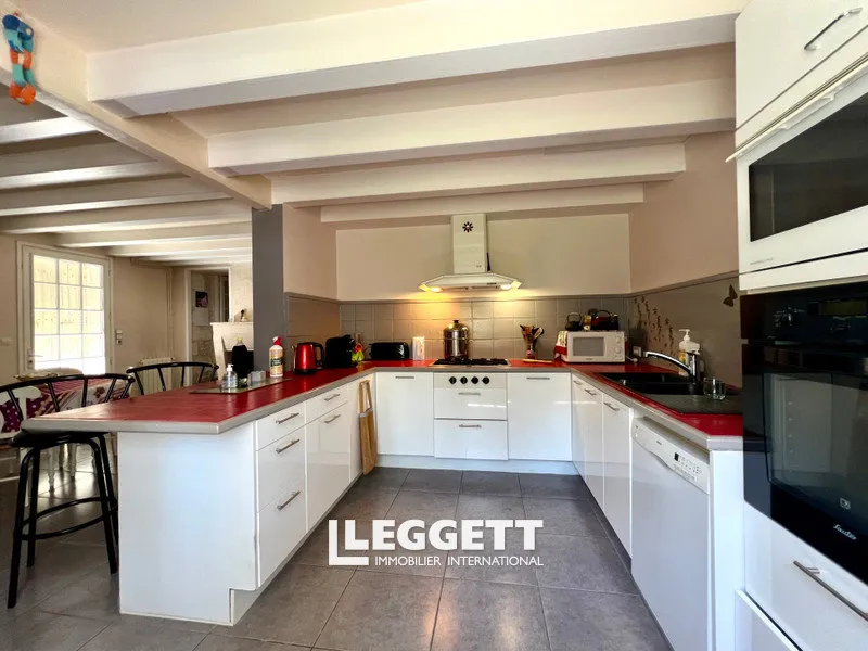 Cuisine - Maison avec Piscine et Gîte à Courcoury