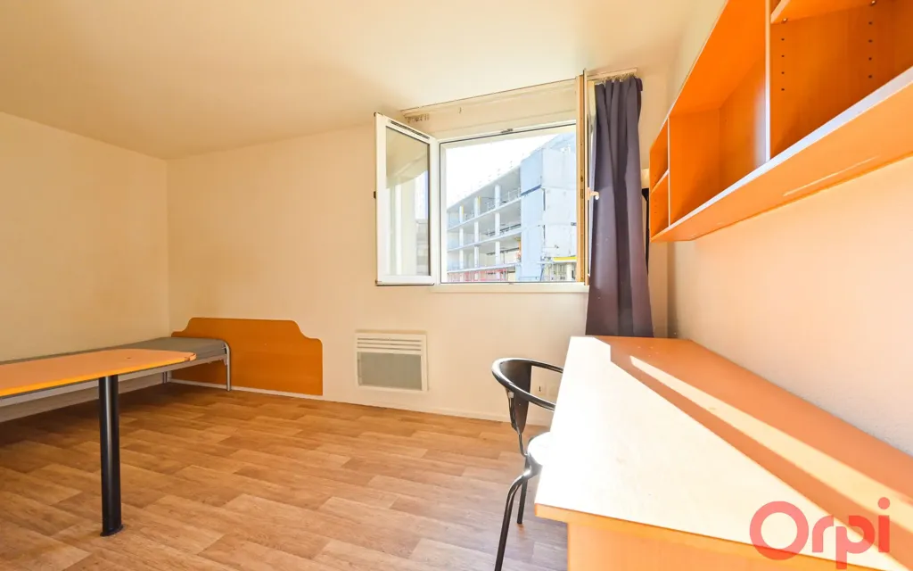 Bedrooms - Studio with Balcony in Paris 20ème