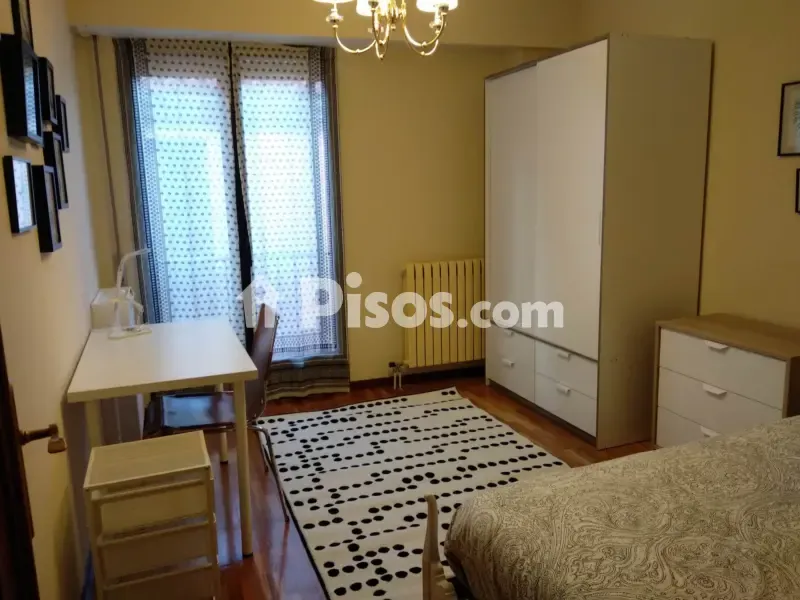 Bedrooms - Spacious Apartment with Balcony in Plaza Mayor Area
