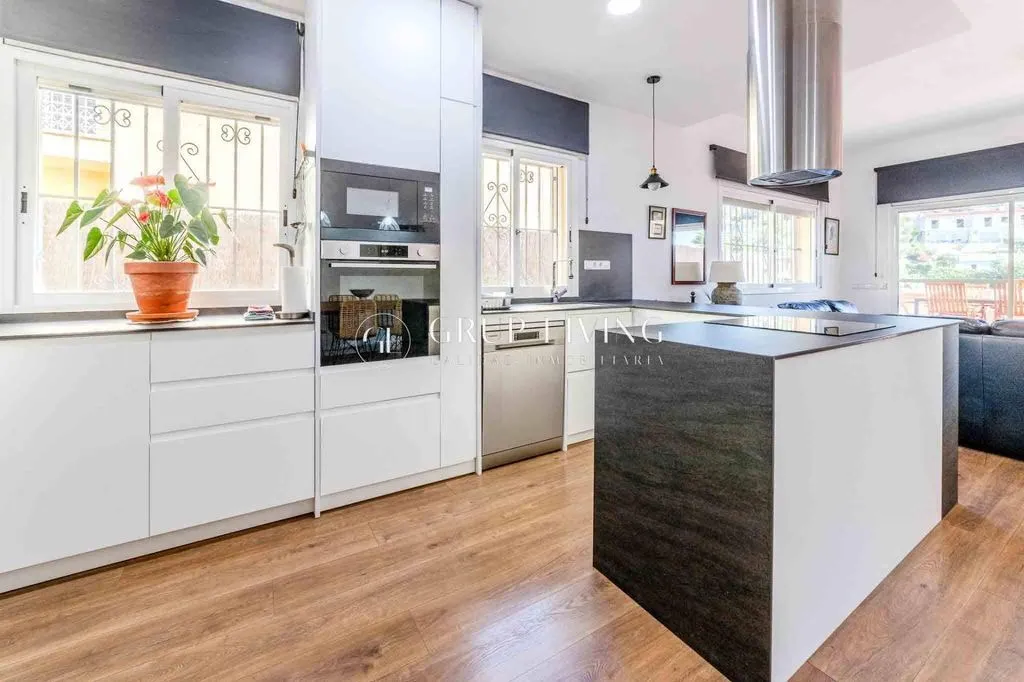 Kitchen - Luxury House with Pool in Sitges