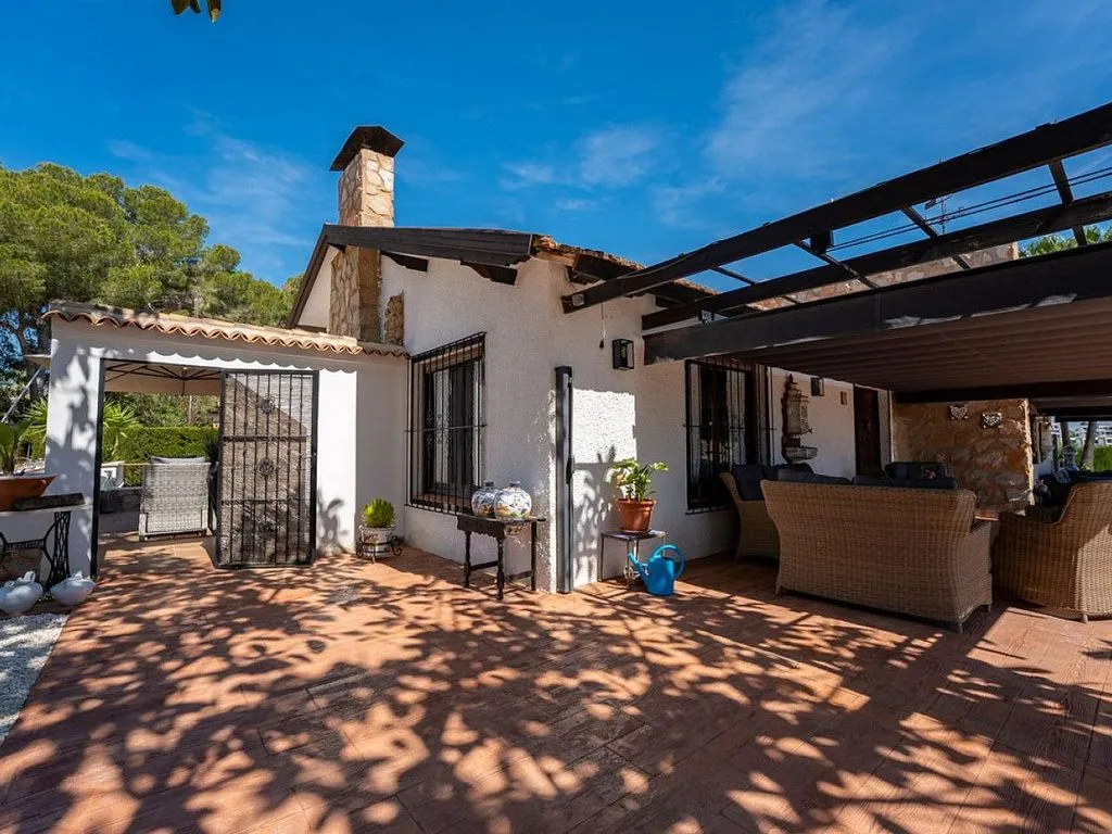 Terrass - Villa with Pool and Terrace in Los Dolses