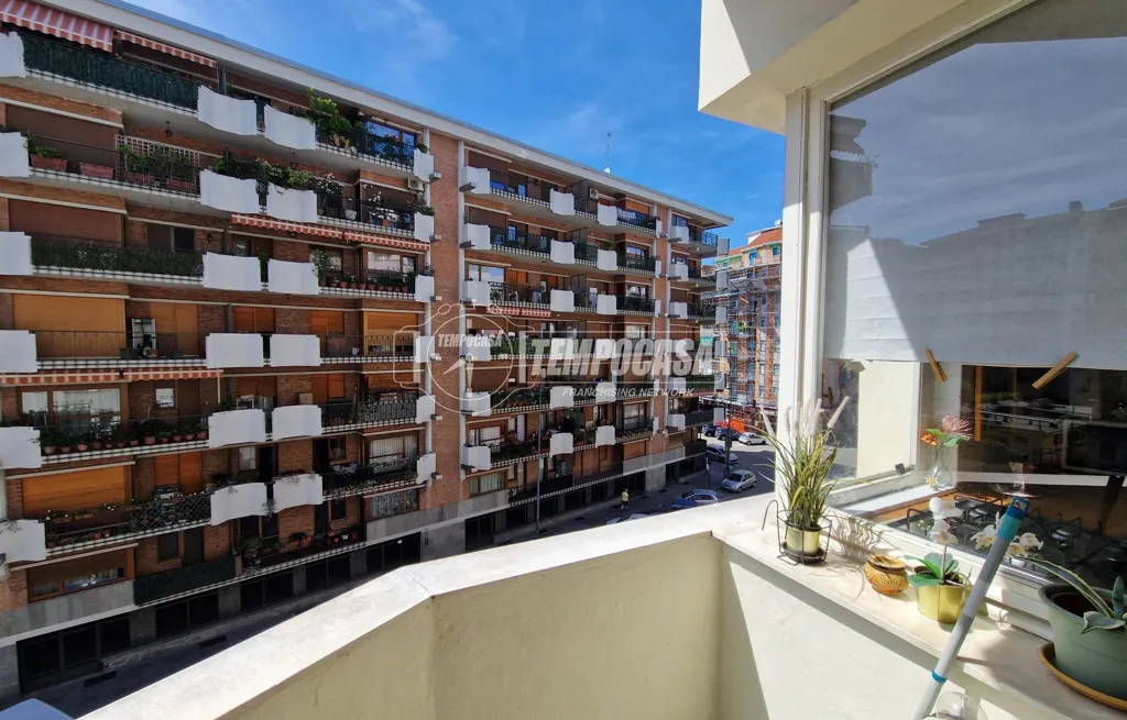 Rõdu - Rearranged Studio with Balcony in Turin