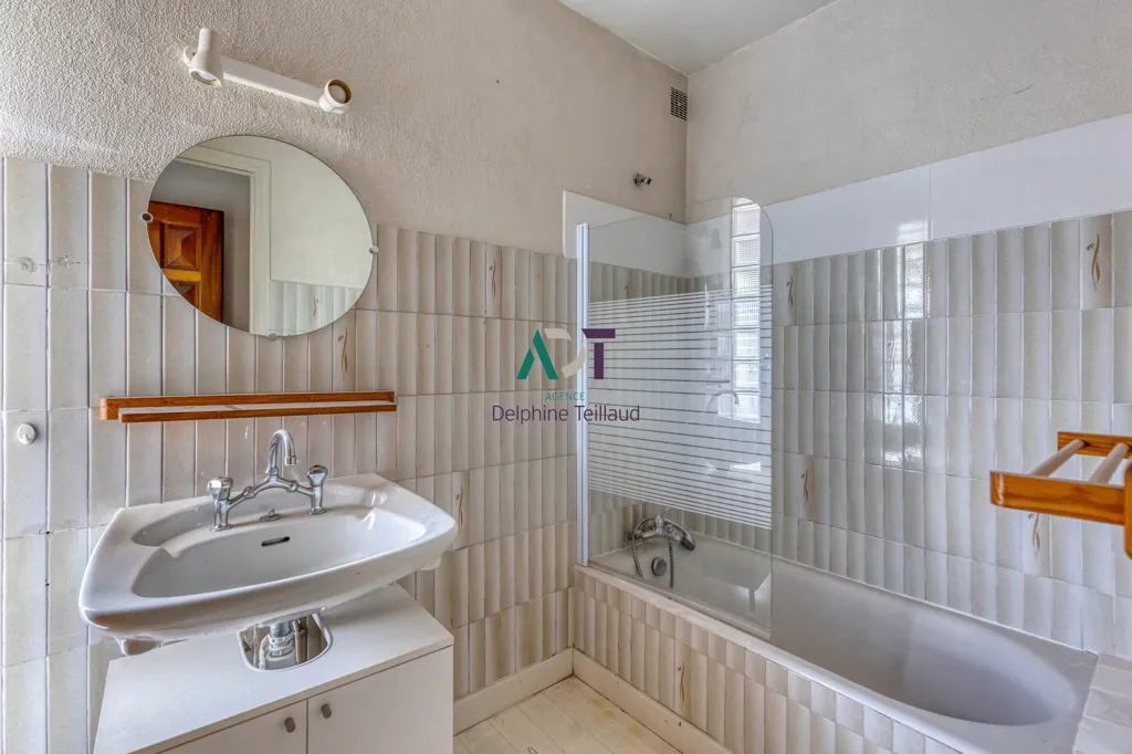 Salles de bain - T3 à Rénover avec Balcon au Haut-Meylan