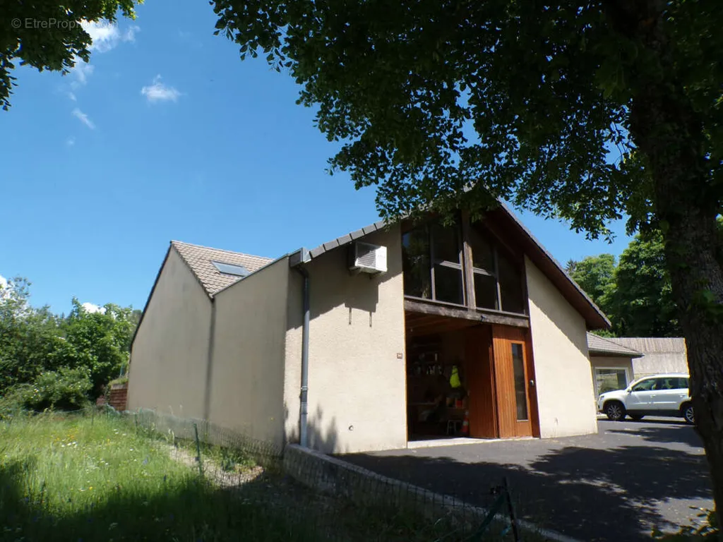 Extérieur - Maison Ossature Bois avec Espace Professionnel sur Axe Passant