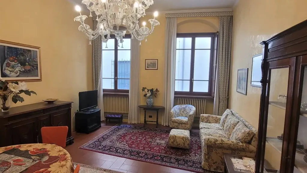 Restored 2-Bedroom in Florence
