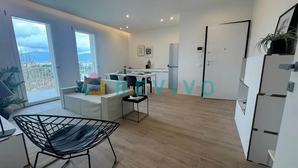 Living Room - New Triplex with Private Parking in Florence