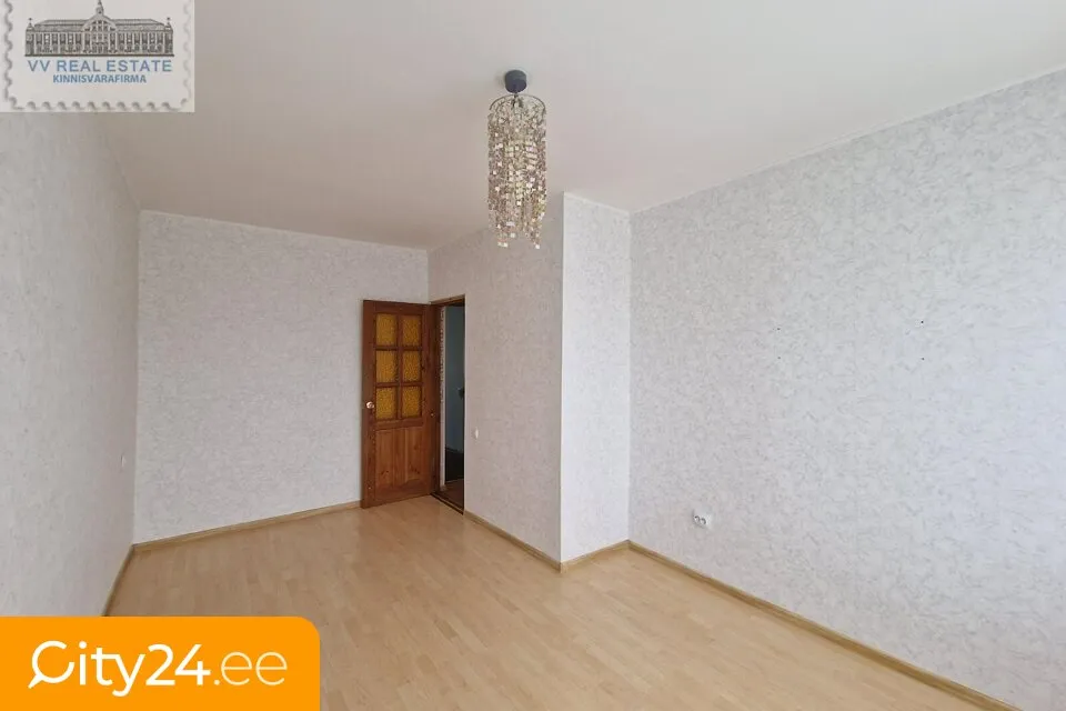 Rooms - Top Floor Apartment with Balcony in Narva