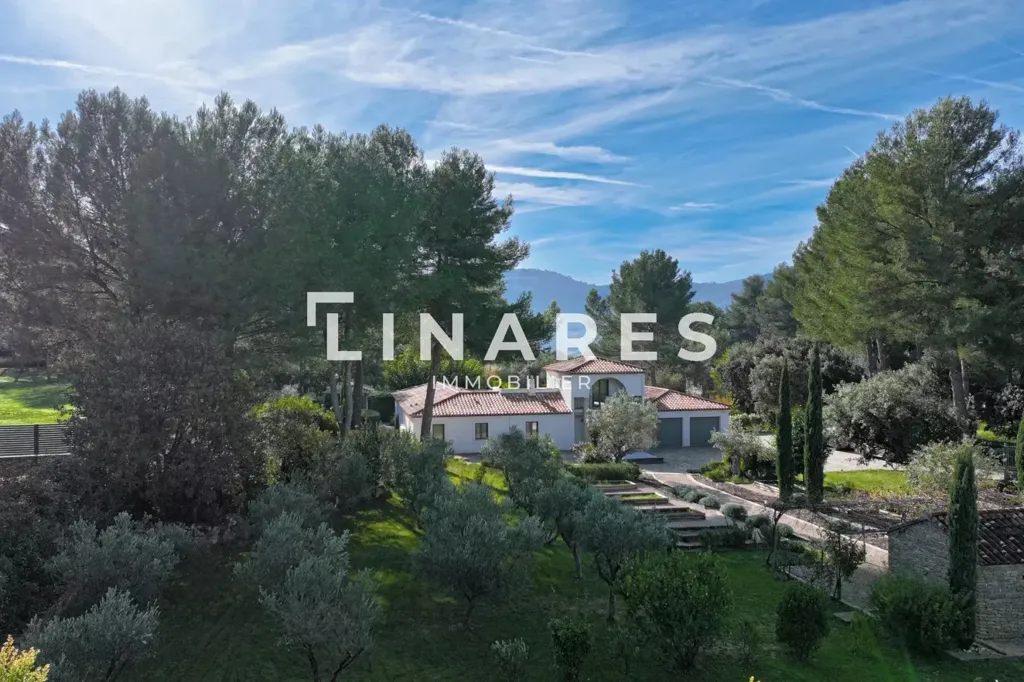Aed - Villa with Pool and 28,000 m² Park in Llinares