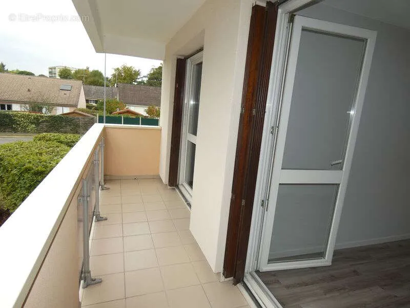 Rõdu - Bright 4-Bed Flat with Balcony in City Centre