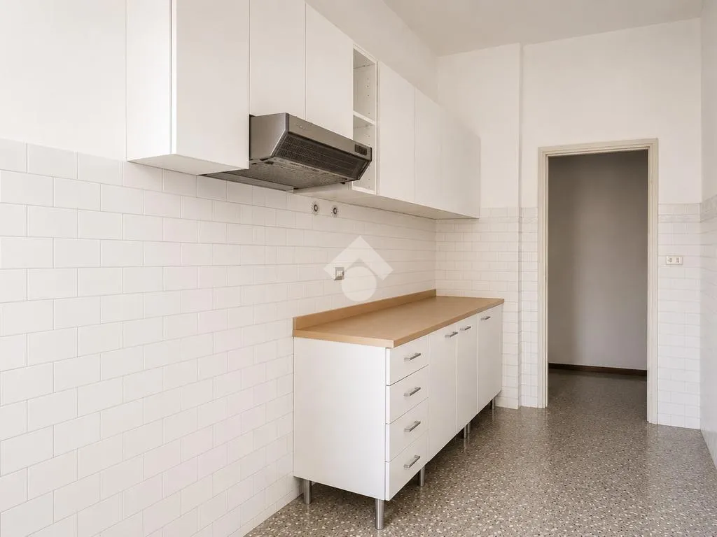 Cuisine - Bright 3-Room Apartment with Balcony in Como