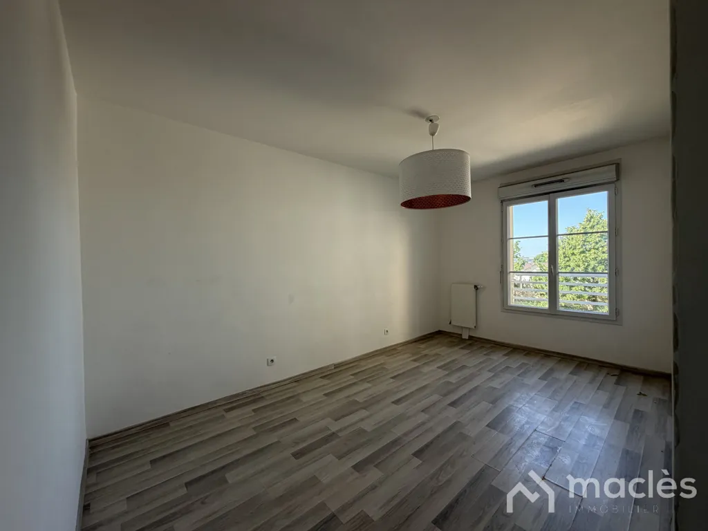 Pièces - Appartement 3 Pièces avec Balcon en Centre-Ville