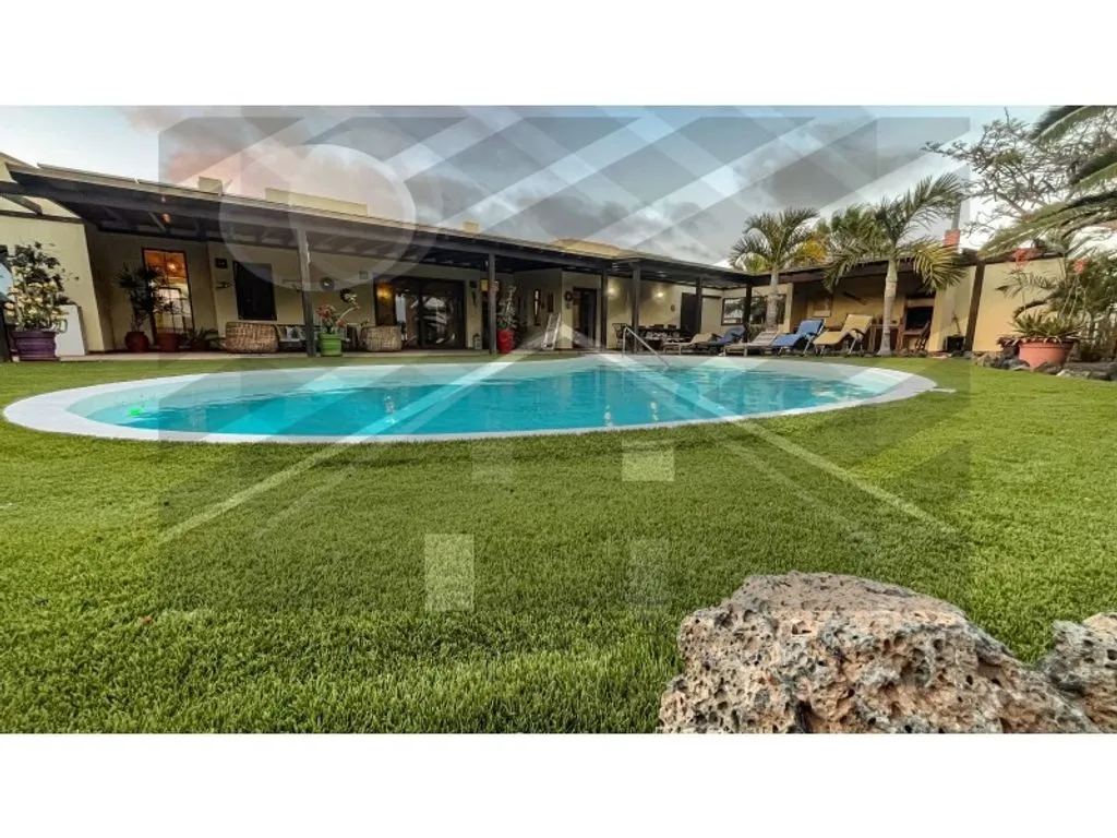 Bassein - Luxury Villa with Dual Pools in Lajares