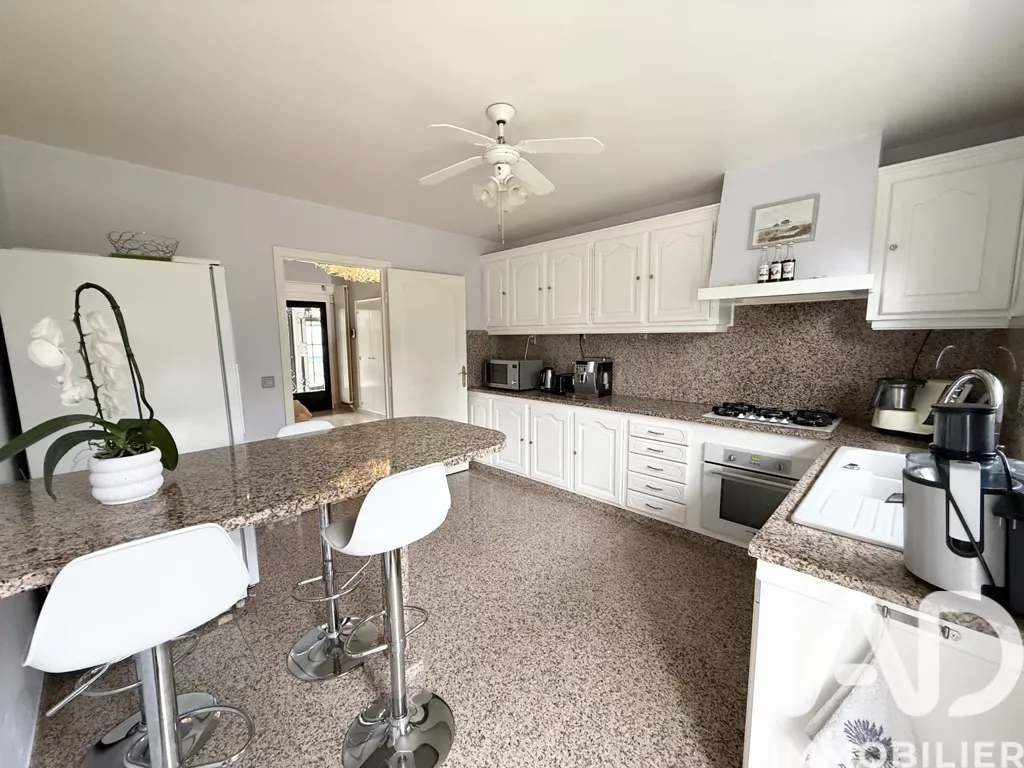 Kitchen - 1980s House with Pool in Ville-Saint-Jacques