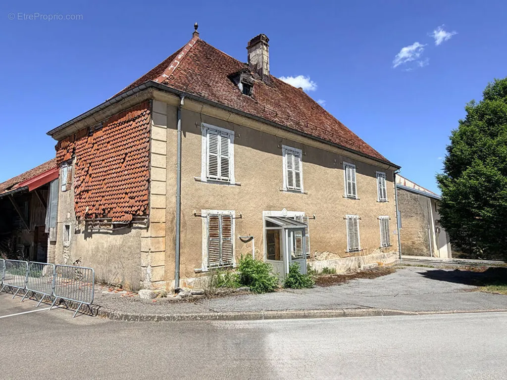 Maison 10 pièces à Bannans