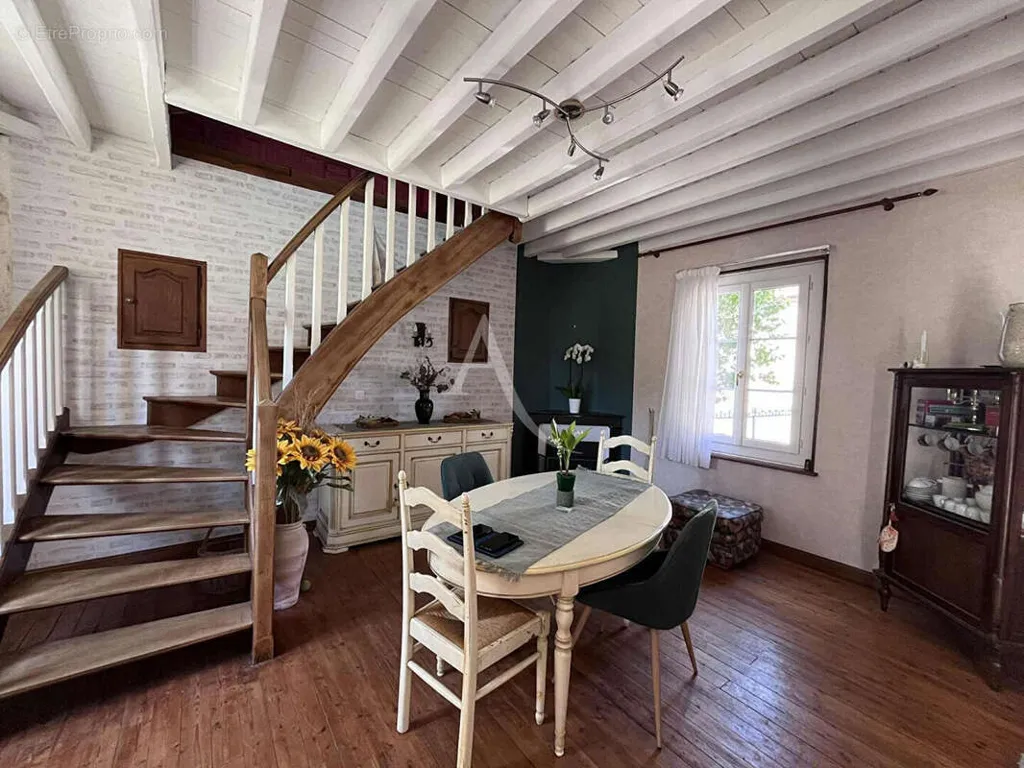 Salle à manger - Maison Charmante avec Piscine à Soissons