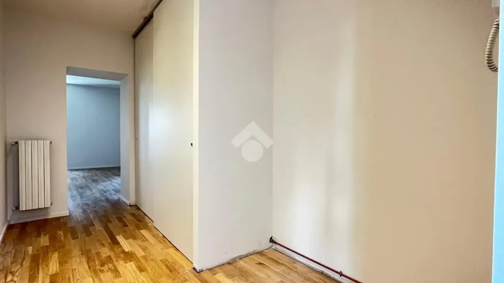Esik - Rustic Flat with Balcony in Milan