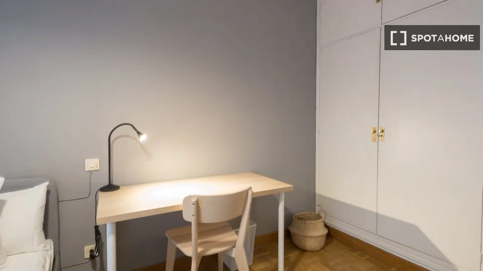 Chambres - Shared Flat with Retiro Park View in Madrid