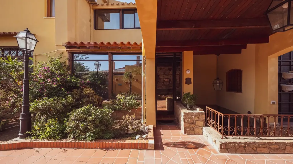Jardin - Original Villa with Garden in Quartu Sant'Elena