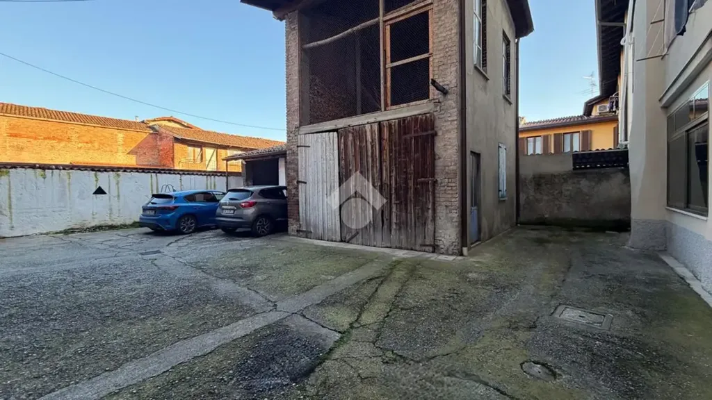 Aed - Rear-Garden Flat in Bonate Sotto