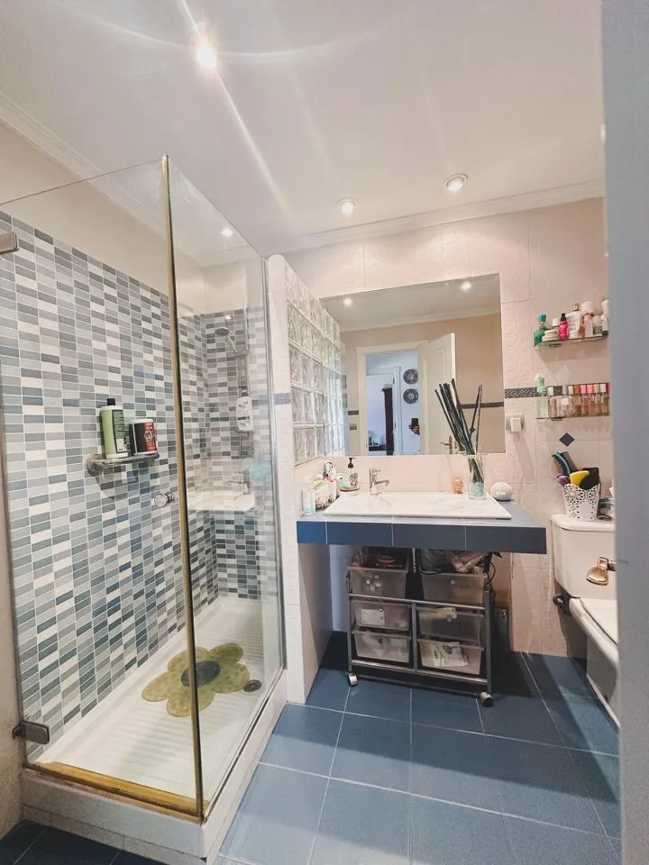 Bathrooms - Seafront Apartment with Balcony in Cádiz