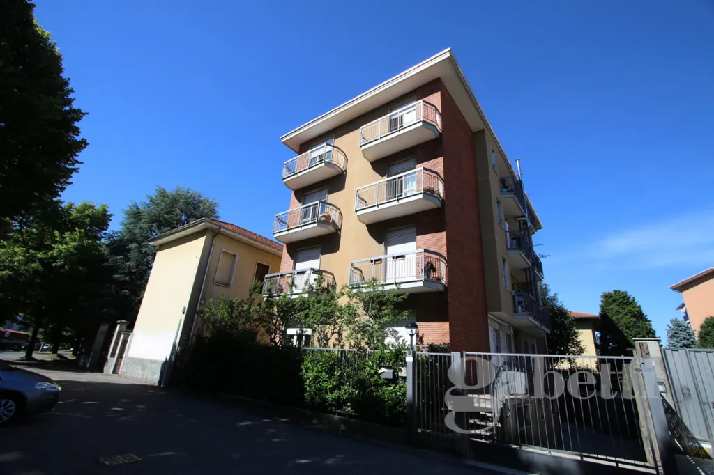 Välivaade - Triplex with Box and Balcony in Busto Arsizio