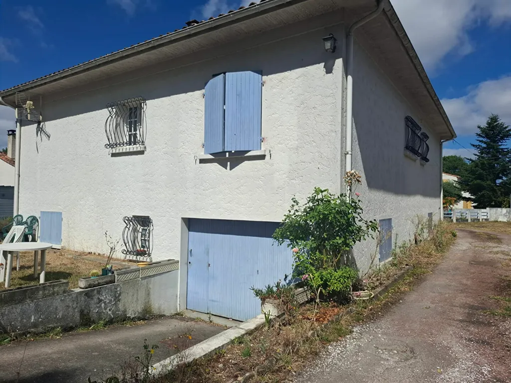 Extérieur - Maison Traditionnelle avec Jardin à Étaule