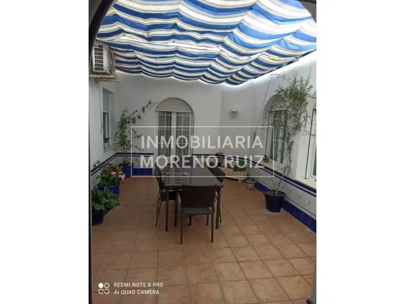 Terrasse - House with Commercial Space in Baena