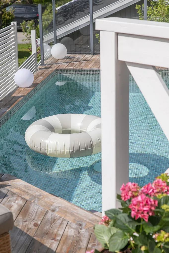 Piscine - Modern Villa with Pool in Northern Lännersta