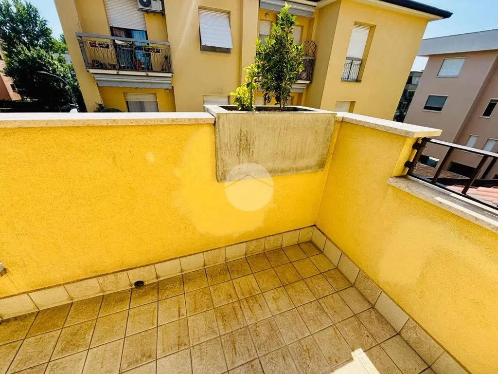 Terrasse - Three-Bedroom Apartment with Terraces in Monza