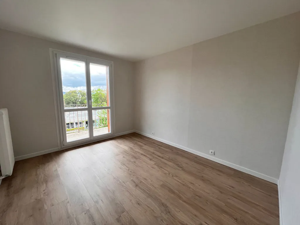 Toad - 3-Bedroom Apartment with Balcony in Reims