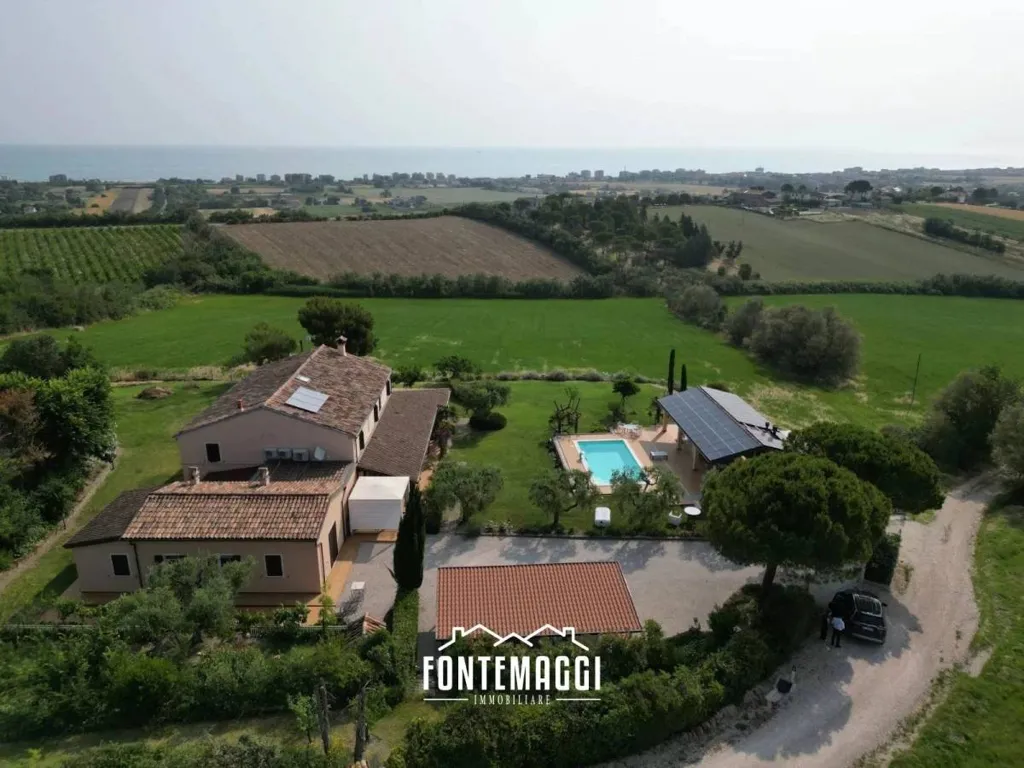 Vue aérienne - Villa with Sea View in San Costanzo