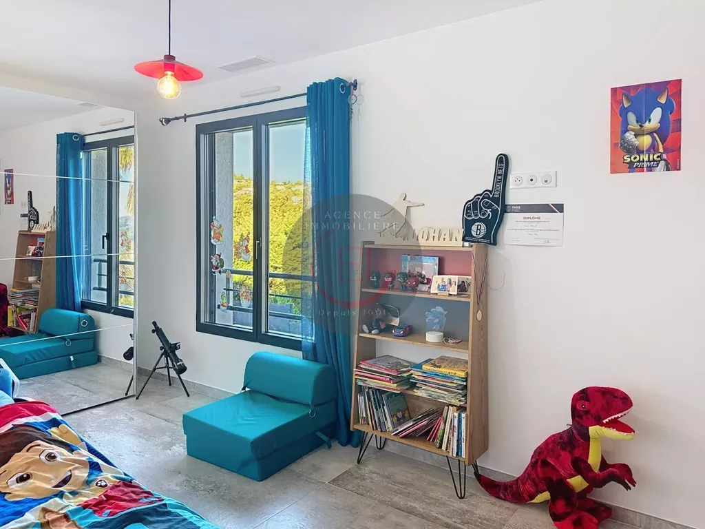Magamistoad - Contemporary Villa with Pool in Secure Estate