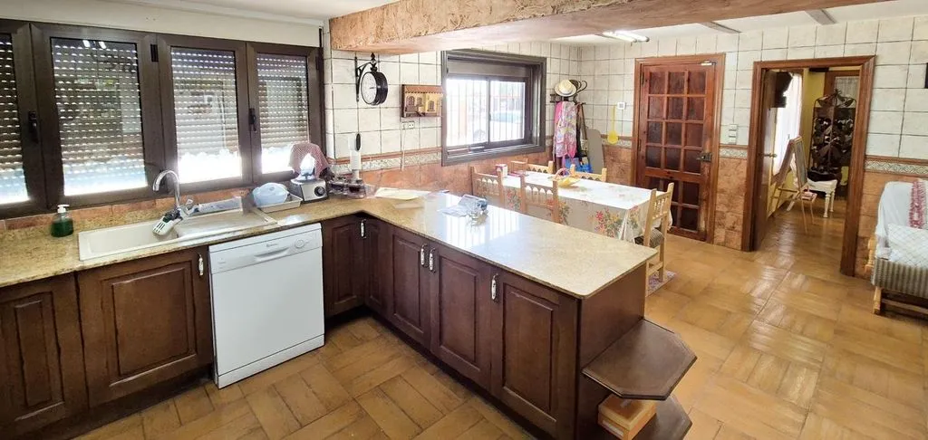 Cuisine - Luxury Villa with Pool in Elche, Valencia
