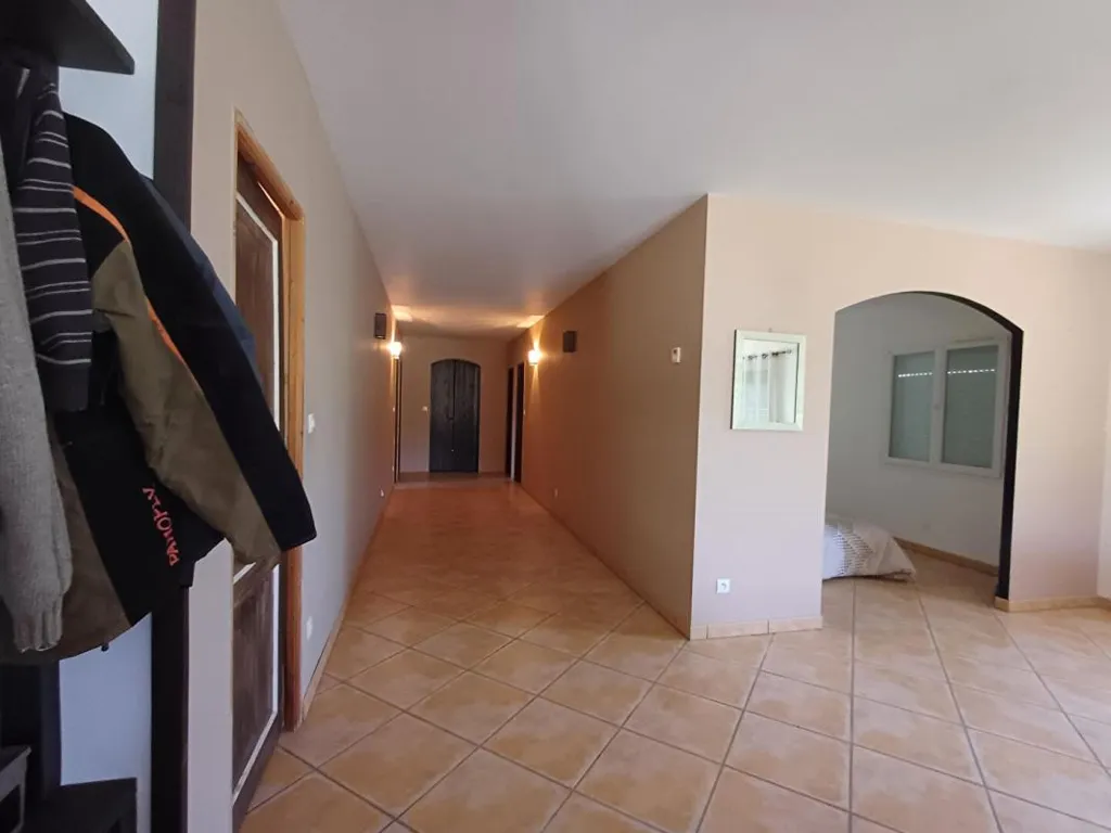 Esik - Detached House with Garden in Sansais